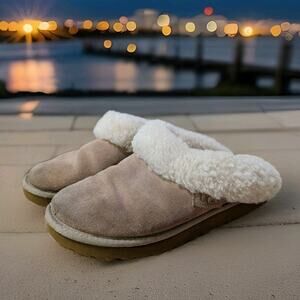 Ugg Australia Women's Cluggette Slipper Suede With Sheepskin Collar US Size 7